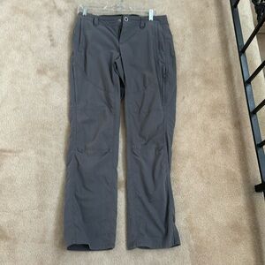 Kuhl gray convertible pants with zipper/drawstring/ button front  size 6 short.